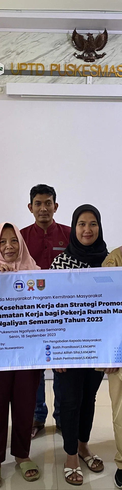 EDUKASI PEKERJA RUMAH MAKAN, DOSEN FKES UDINUS KENALKAN DAN TERAPKAN 5R