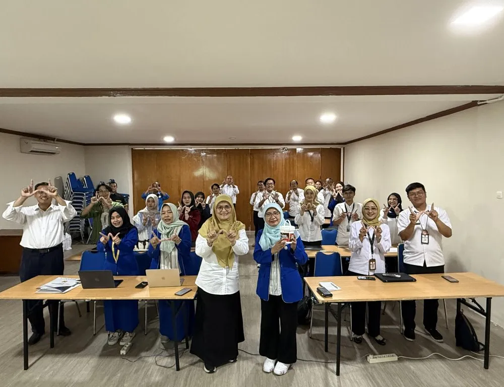 Foto Bersama 23 Peserta Sosialisasi dari Perwakilan Setiap Divisi di Udinus