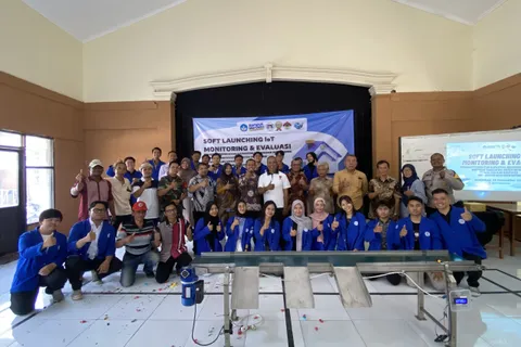 KENALKAN IOT KEPADA UMKM IKAN BANDENG, HM SISFO HADIRKAN ALAT SORTIR IKAN OTOMATIS