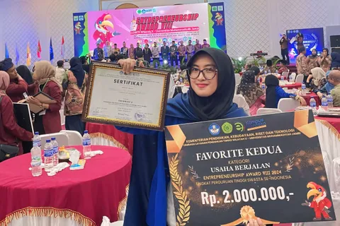 Tim Udinus Tembus Final Entrepreneurship Award 2024 dengan Inovasi Bandeng Asap Cair, Perluas Pasar ke Jambi!