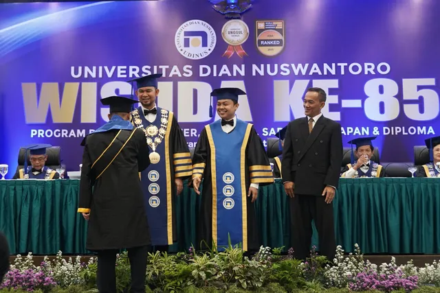 Luluskan 1.350 Mahasiswa, Wisuda ke-85 Udinus Hari Pertama Hadirkan Inovasi Digital dan Kerja Sama Strategis