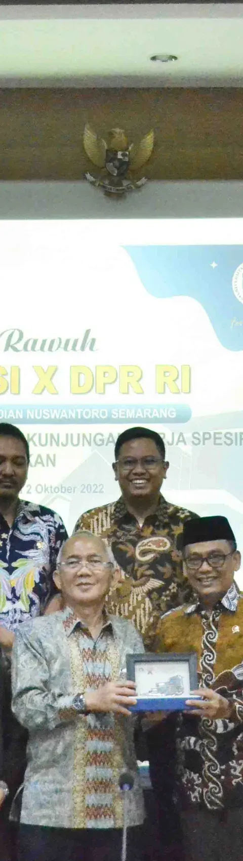 KOMISI X DPR RI LAKUKAN KUNJUNGAN KERJA KE UDINUS, TERIMA BERBAGAI ASPIRASI DARI PERGURUAN TINGGI DI JATENG