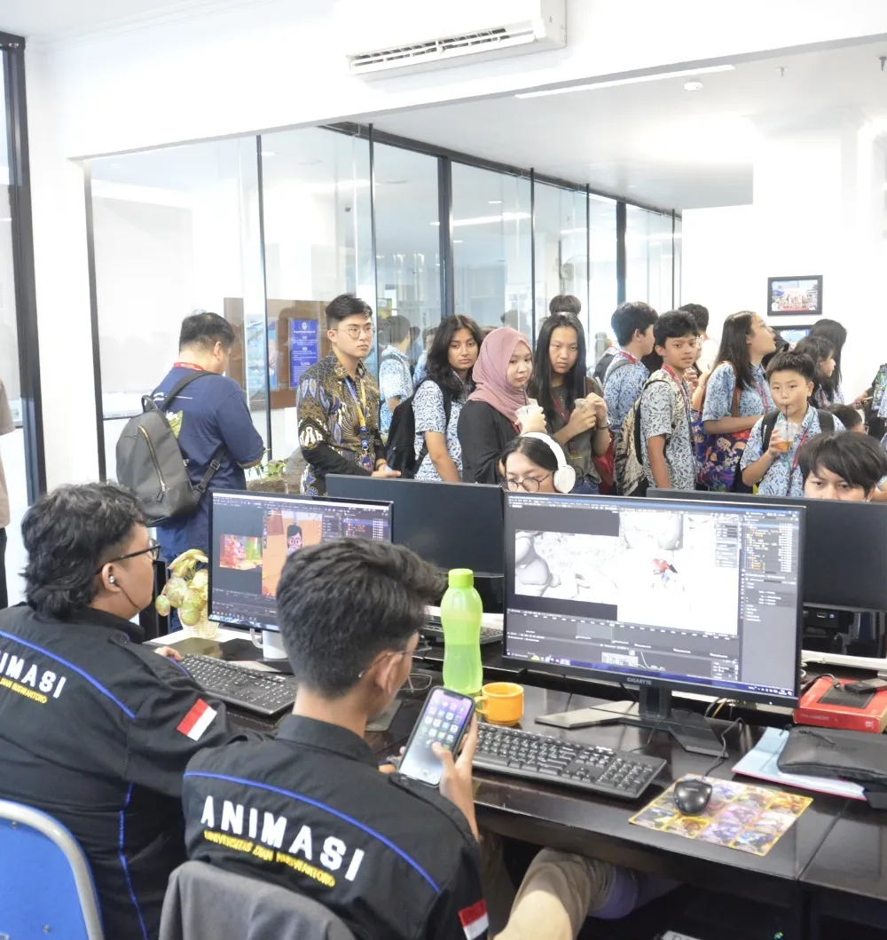 Udinus Terima Kunjungan dari SIS Semarang, Kenalkan Fasilitas-Fasilitas Laboratorium