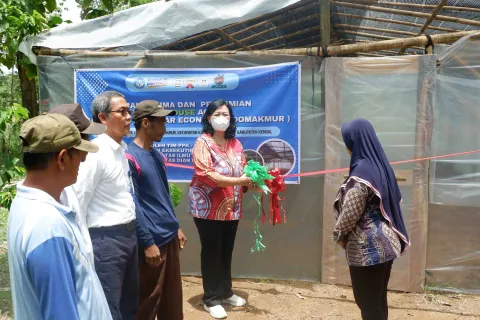 LEWAT PPK ORMAWA, BEM FIK UDINUS TINGKATKAN PEREKONOMIAN WARGA SIDOMAKMUR