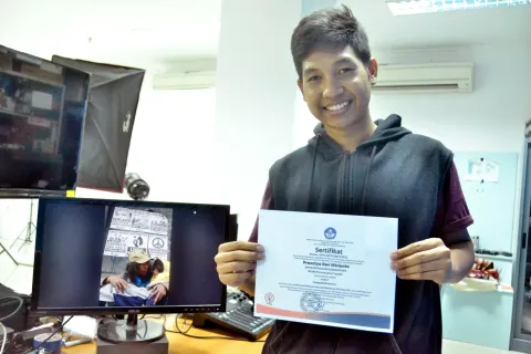 MELALUI POTRETNYA, MAHASISWA DKV UDINUS BERHASIL MERAIH JUARA DI PEKSIMINAS TAHUN 2022
