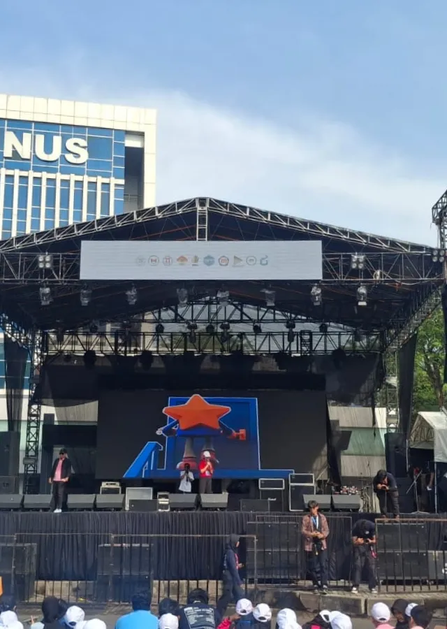 Mahasiswa Baru FIK Udinus Latih Kepercayaan Diri di Depan Umum Melalui Ajang Singing Contest