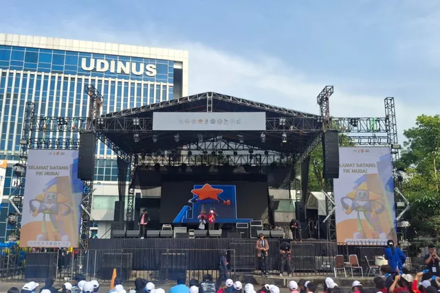 Mahasiswa Baru FIK Udinus Latih Kepercayaan Diri di Depan Umum Melalui Ajang Singing Contest