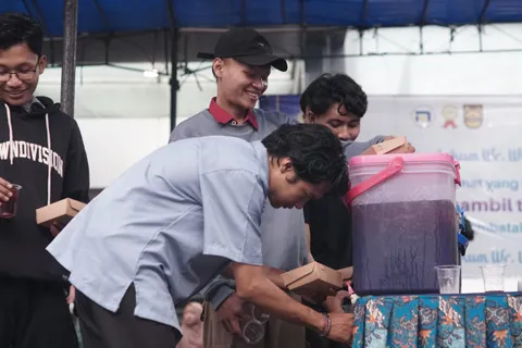 Ramadhan on Campus Udinus Ajarkan Indahnya Berbagi kepada Sesama, Bagikan 1.500 Takjil Setiap Hari