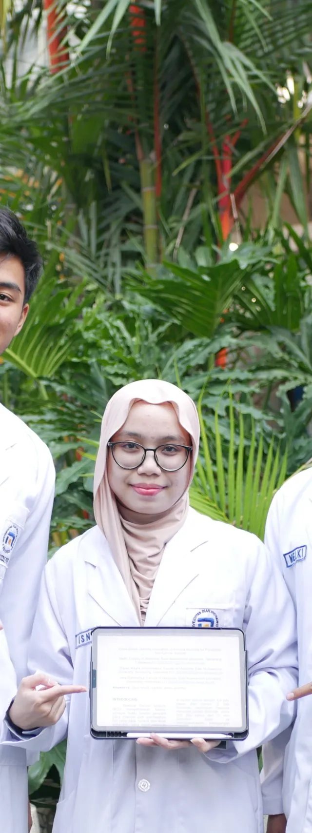 Usung Gummy Daun Sirsak untuk Kanker, Mahasiswa FK Udinus Raih Gold Medals di Kejuaraan Internasional