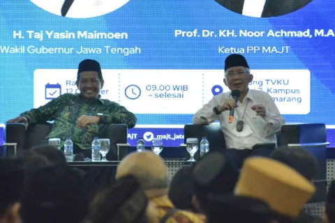 PERINGATI HARI SANTRI NASIONAL, REKTOR UDINUS AJAK PARA SANTRI MANFAATKAN TEKNOLOGI