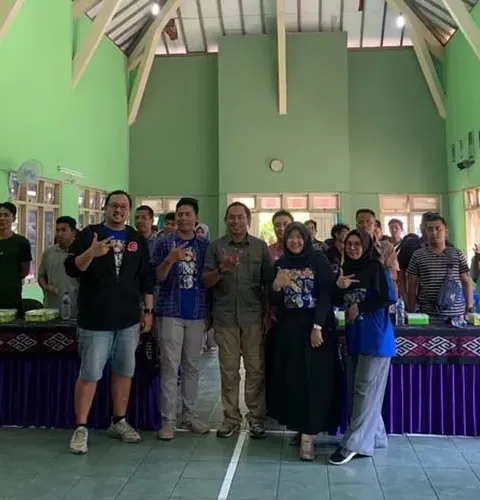 PKM ILKOM UDINUS BERI PELATIHAN STRATEGI DIGITAL BRANDING, AJAK UMKM KARIMUNJAWA MANFAATKAN MEDSOS