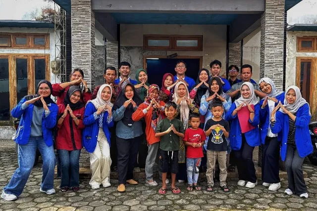 PPK Ormawa Rumah Sahabat Udinus Wujudkan Desa Sehat di Gemawang
