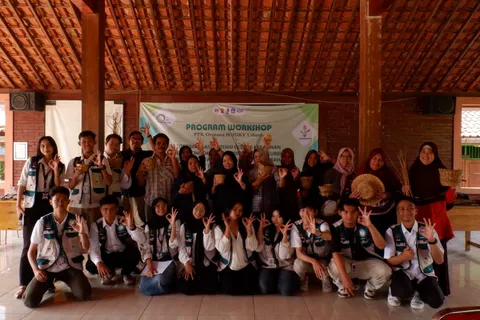 Himpunan Mahasiswa DKV Udinus Sulap Desa Tuntang Jadi Desa Wirausaha Berkelanjutan