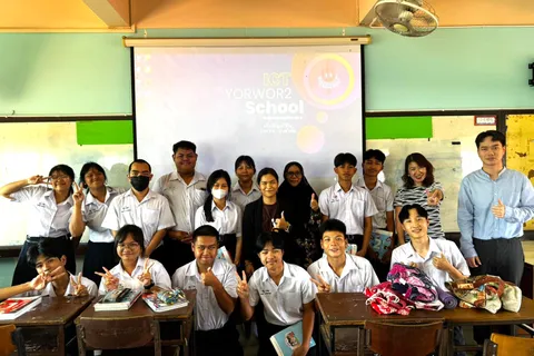 Dosen Sastra Jepang Udinus Lakukan Pengabdian Visiting Lecture ke Sekolah di Thailand