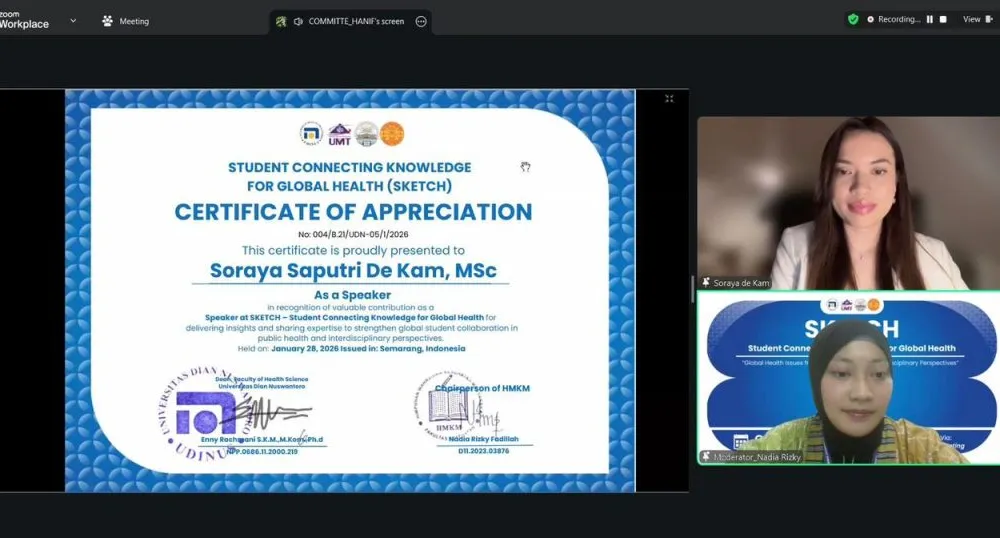 Penyerahan sertifikat kepada pembicara SKETCH 2026 Udinus Soraya De Kam secara daring