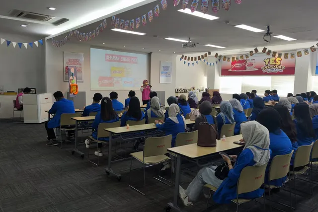 KKL FEB Udinus Ajak Mahasiswa Kenali Dunia Industri Lewat Kunjungan Perusahaan