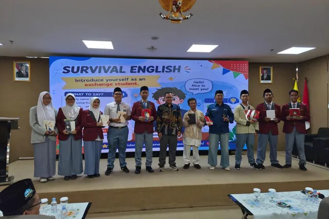 Udinus Latih Pengurus Rohis Jawa Tengah Tingkatkan Kemampuan Bahasa Inggris