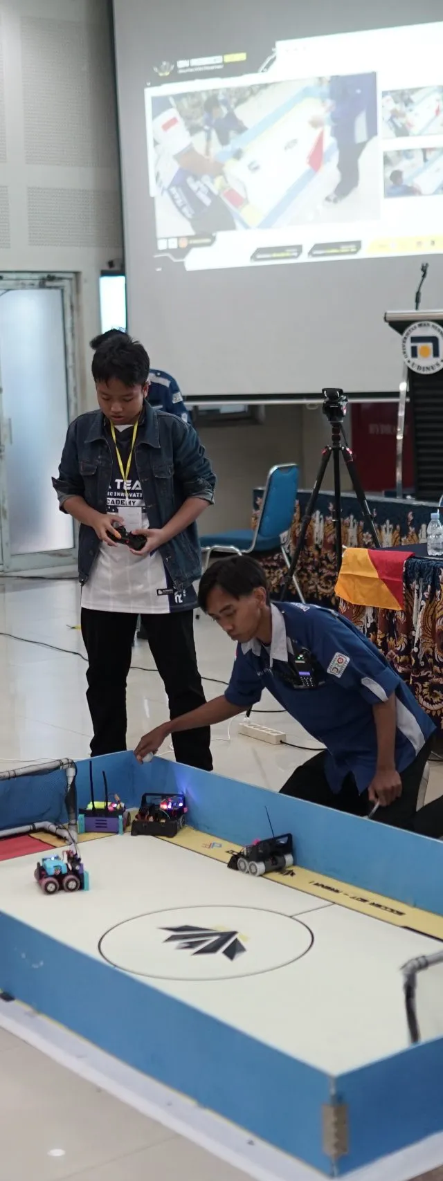 DNROBOCO 2026 Jadi Ajang Pelajar Adu Ketangkasan Robot Soccer dan Sumo di Udinus