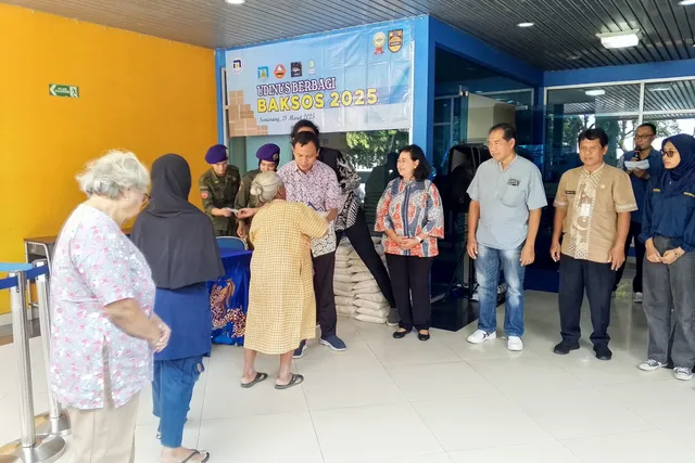 Ramadan 1446 Hijriah, Udinus Bagikan 5 Ton Beras kepada Warga Sekitar Kampus Hingga Masyarakat Kota Semarang