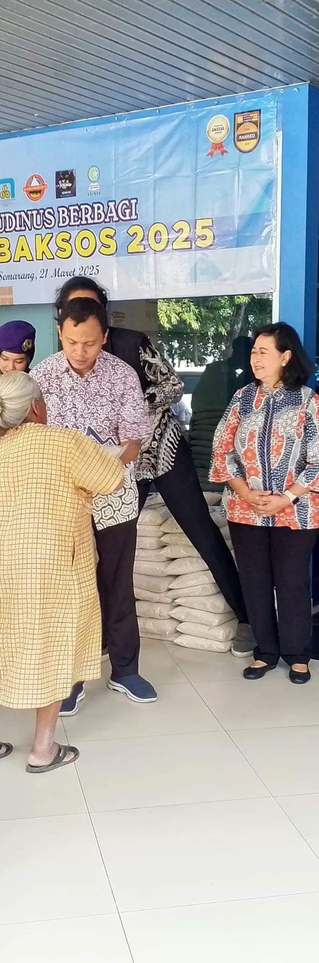 Ramadan 1446 Hijriah, Udinus Bagikan 5 Ton Beras kepada Warga Sekitar Kampus Hingga Masyarakat Kota Semarang