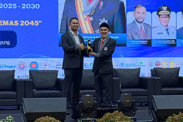 Rektor Udinus Dilantik di APTISI Pusat, Robot Sekar Gamelan Dihibahkan ke Presiden