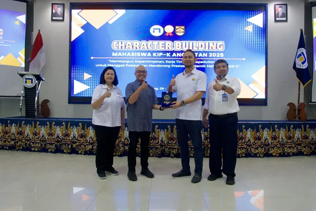 Udinus Bekali 403 Mahasiswa KIP Kuliah Angkatan 2025 dengan Character Building dan Kecerdasan Emosional