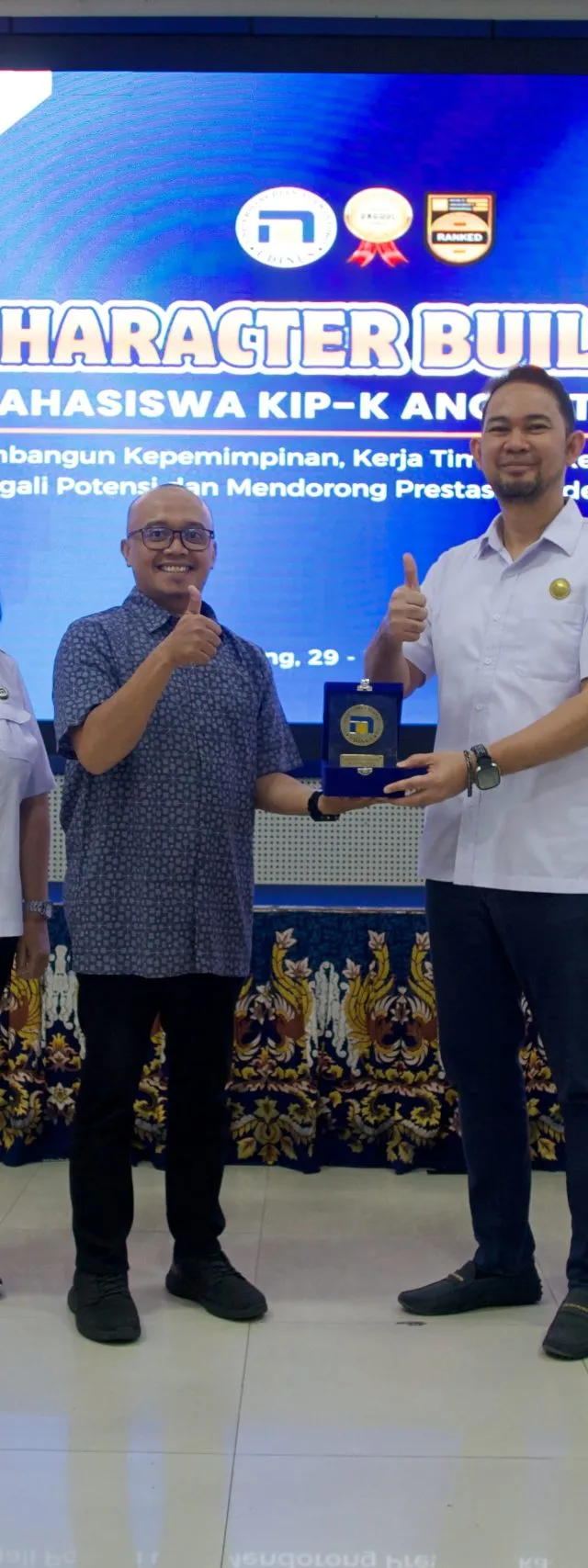 Udinus Bekali 403 Mahasiswa KIP Kuliah Angkatan 2025 dengan Character Building dan Kecerdasan Emosional