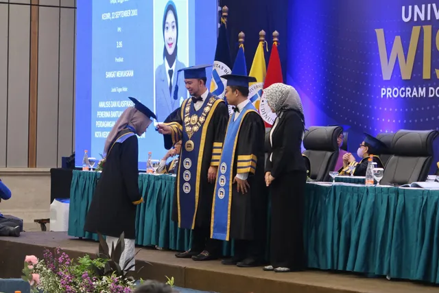 Wisuda ke-84 Tampilkan Dukungan Udinus Kepada Lulusannya di Dunia Industri