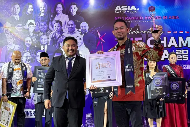 Rektor Udinus Dapatkan Pengakuan Internasional Lewat Penghargaan Indonesia Visionary Leader 2025 di Kuala Lumpur