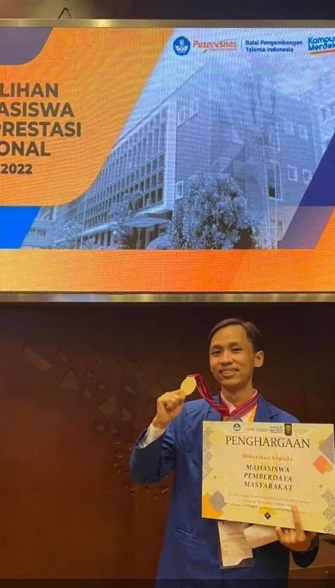 SUKSES RINTIS STARTUP, MAHASISWA UDINUS MAMPU RAIH PRESTASI DI PILMAPRES 2022
