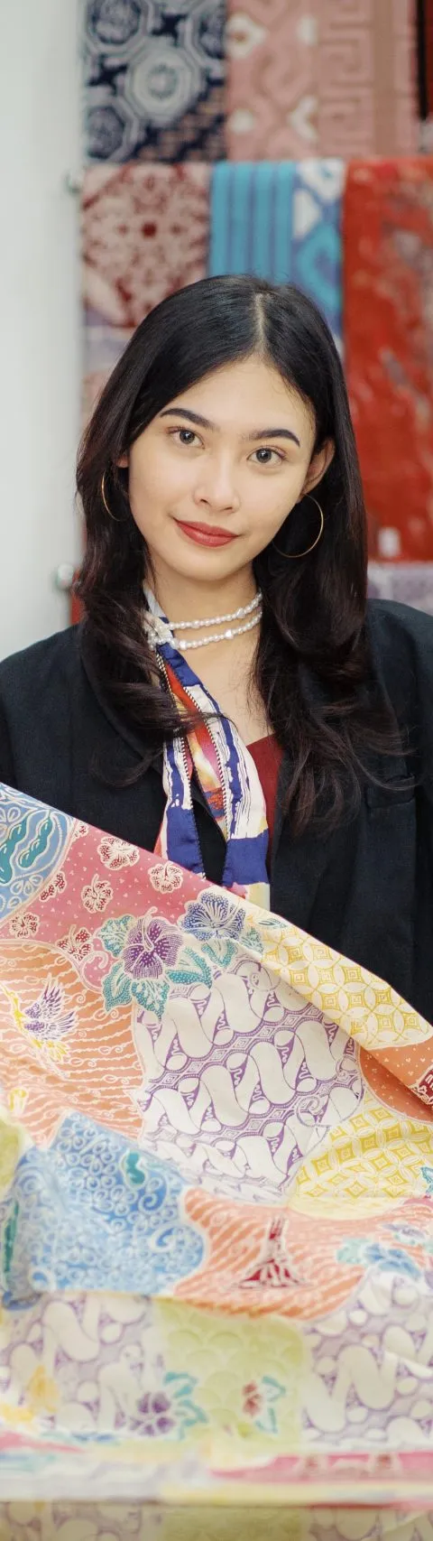 Syahda Terapkan Ilmu Perkuliahan dari Ilkom Udinus untuk Kembangkan Bisnis Batik Temawon