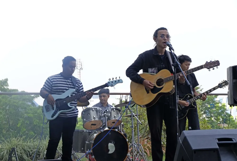Salah Satu Grup Band Mahasiswa Udinus Tampilkan Rilis Perdana Mereka