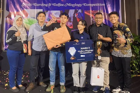 Mahasiswi Pengelolaan Perhotelan Udinus Juarai Coffee Mixology Competition, Kreasikan Kopi dengan Kue Nastar
