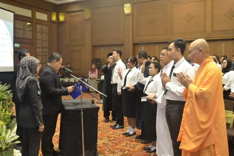207 Wisudawan Prodi D-3 RMIK Udinus Lakukan Sumpah Profesi