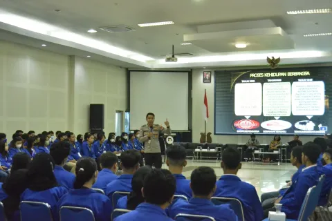 TANGKAL PAHAM RADIKALISME, TERORISME DAN INTOLERANSI DI KAMPUS, UDINUS BERIKAN KULIAH UMUM KEPADA PARA AKTIVIS