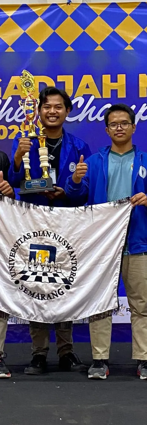 Raih Juara Pertama di Gadjah Mada Championship, Tim Catur Udinus Berjaya di Nasional