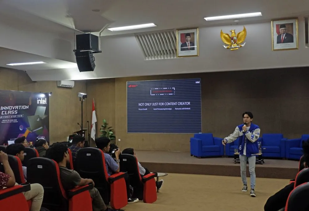 Udd saat memberikan pemaparan kepada mahasiswa Udinus di acara RoG Innovation Class
