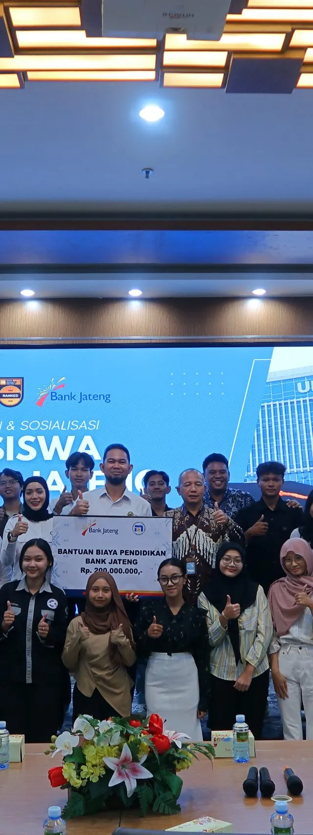 Udinus Gandeng Bank Jateng untuk Salurkan Beasiswa Pendidikan 200 Juta Rupiah untuk 40 Mahasiswa Aktivis