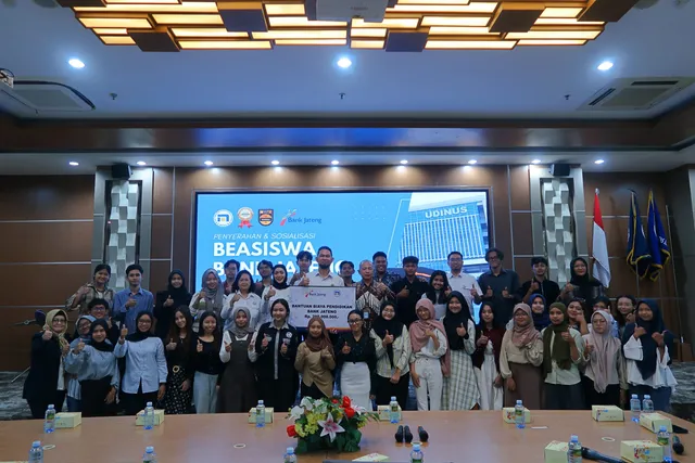 Udinus Gandeng Bank Jateng untuk Salurkan Beasiswa Pendidikan 200 Juta Rupiah untuk 40 Mahasiswa Aktivis