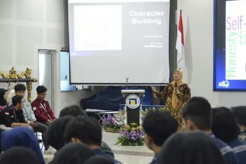 Udinus Hadirkan Guru Besar IPB Bentuk Karakter Mahasiswa Berani, Kreatif, dan Inovatif
