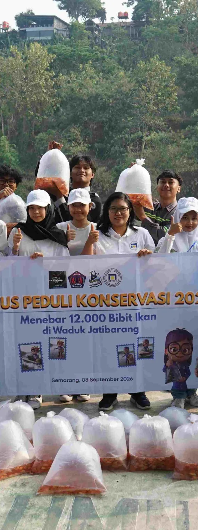 Sebar 12.000 Benih Ikan Nila, Dinus Inside 2026 Tanamkan Kepedulian Lingkungan pada 3.658 Mahasiswa Baru