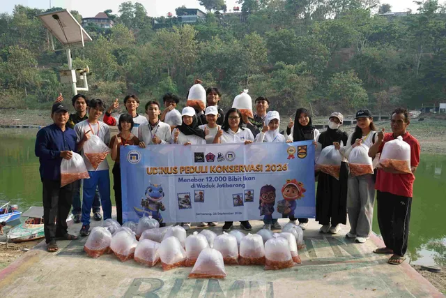 Sebar 12.000 Benih Ikan Nila, Dinus Inside 2026 Tanamkan Kepedulian Lingkungan pada 3.658 Mahasiswa Baru