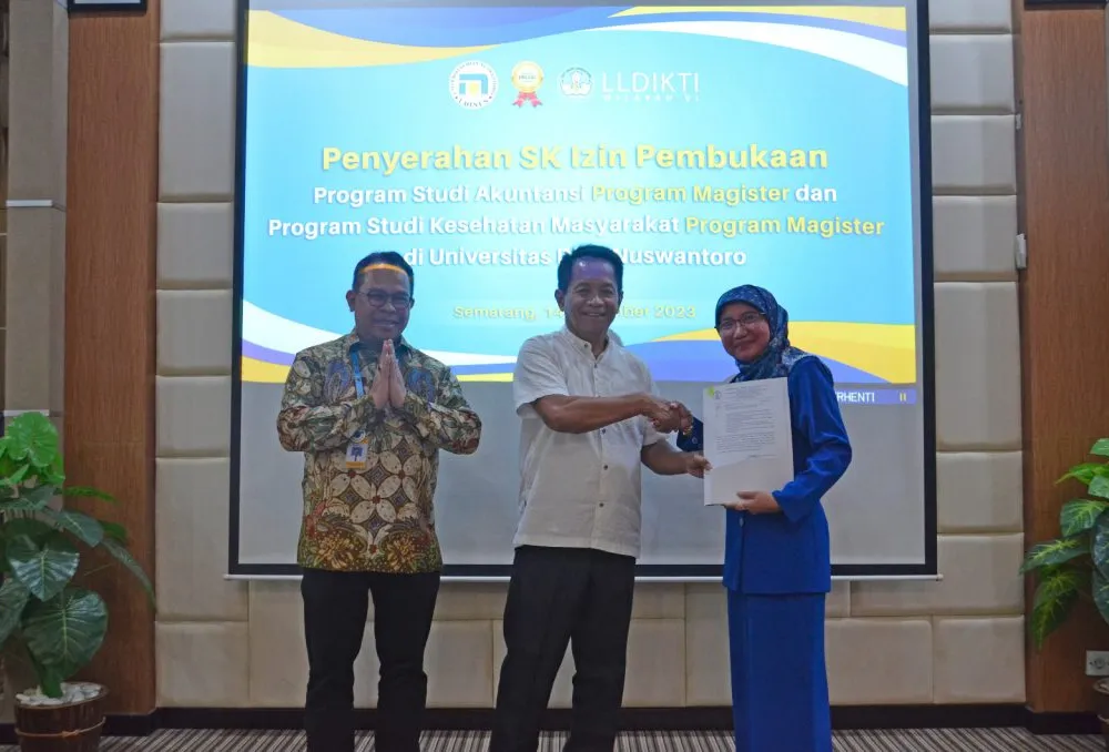 WR I Udinus Memberikan SK Kepada Dekan FKes Udinus didampingi Kepala LLDIKTI Wil VI