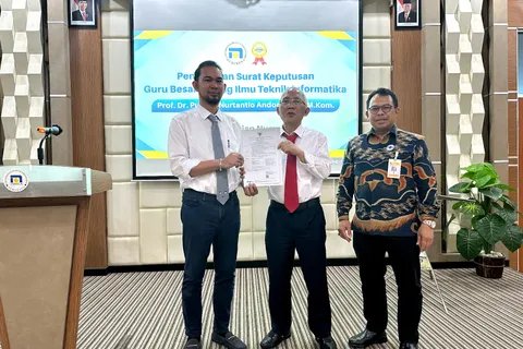 UDINUS TERIMA SK DARI LLDIKTI WILAYAH VI, RESMI TAMBAH 1 GURU BESAR DI BIDANG TEKNIK INFORMATIKA