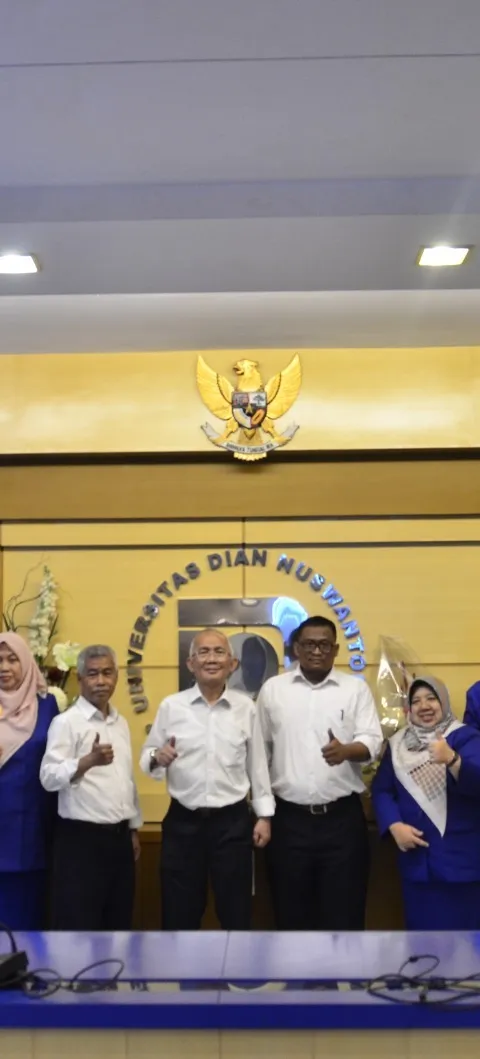 TIGA BELAS MAHASISWA FIB UDINUS IKUTI FERIENJOB DI JERMAN SELAMA TIGA BULAN