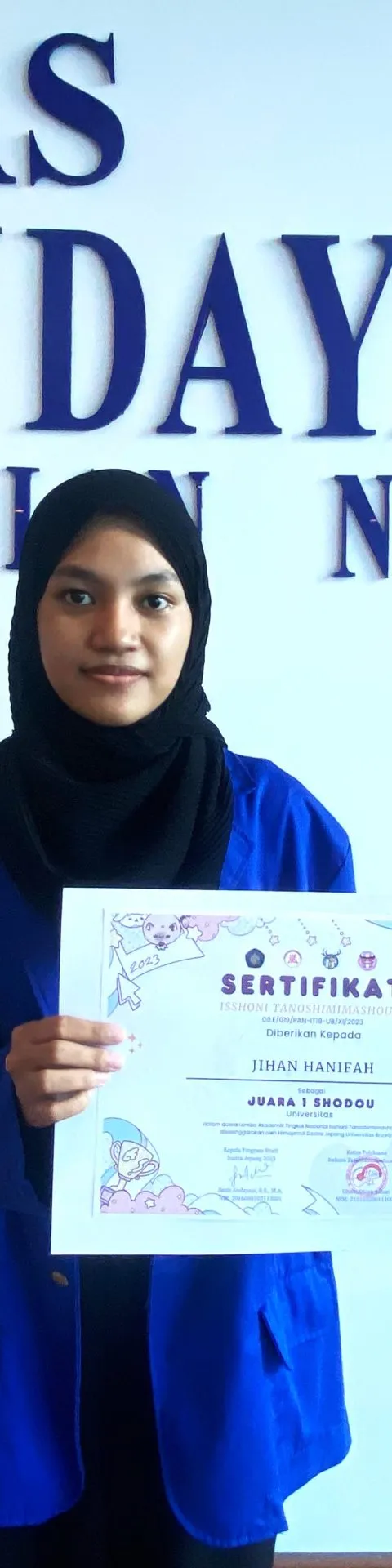 Keahliannya Dalam Ekspresikan Karakter Kanji, Mahasiswi Sarjana Sastra Jepang Udinus Raih Juara