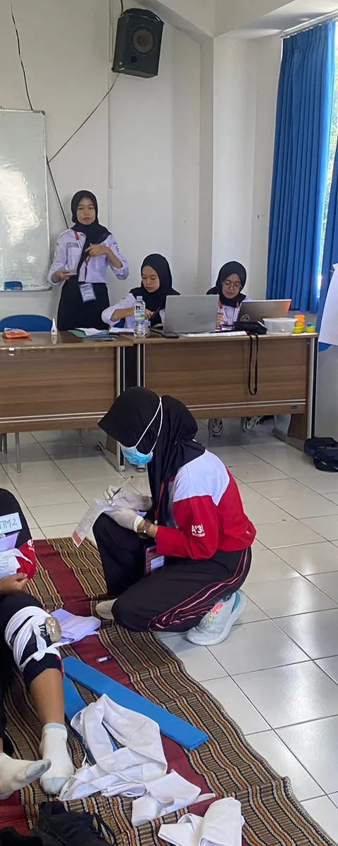 Ikuti First Aid Competition, Puluhan Siswa SMA/K Simulasikan Tolong Korban Kecelakaan