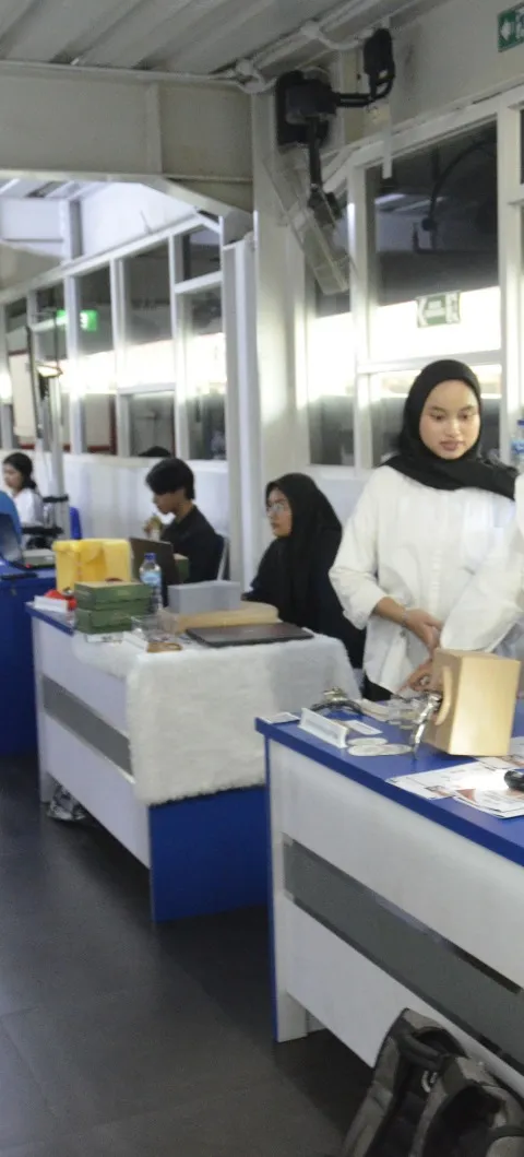 Capstone Design Expo Udinus Hadirkan 18 Inovasi, Dokter dari RSUD K.R.M.T. Wongsonegoro, dr. Cipta Pramana : Inovasi yang Luar Biasa dari Mahasiswa!