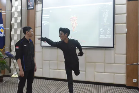 Berikan Kontribusi Tingkatkan Kualitas Animasi ‘Si Warik’ Udinus, Sultan Ghozali Berikan Alat Motion Capture