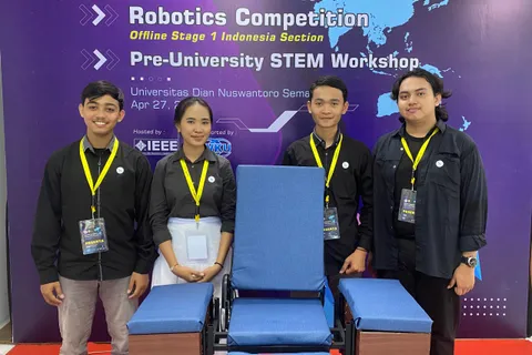 Robot Kesehatan Karya Dari Mahasiswa FT Udinus Raih Juara Nasional